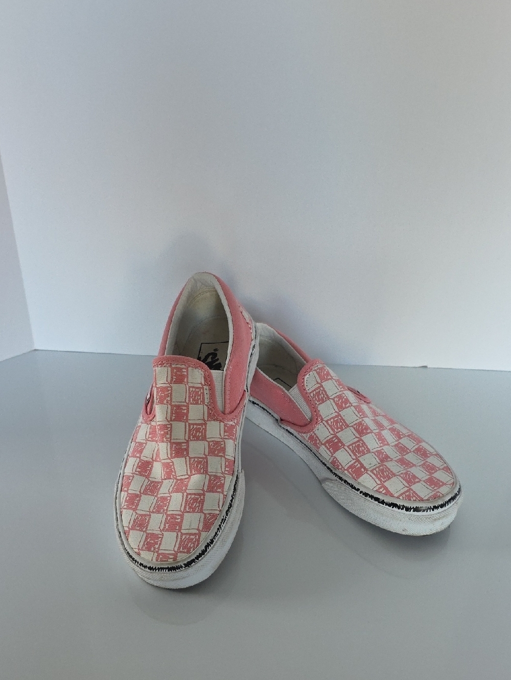 VANS OFF THE WALL Petite (5) Pink Checkerboard Classic Slip-On Shoe